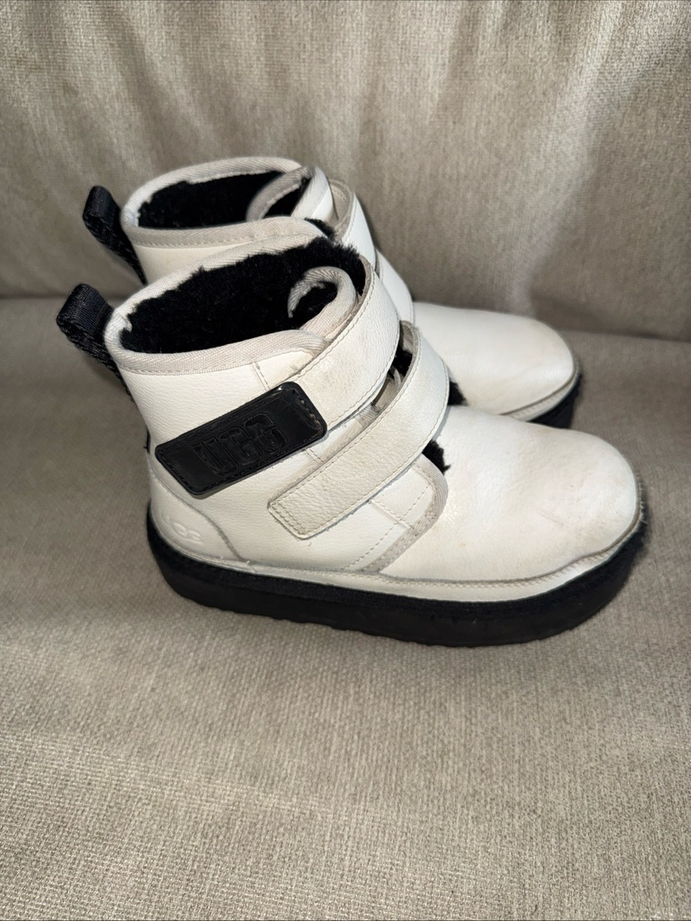 Ugg Neumel Platform Boot White Leather Size 1 Girl EU 32.5 UGGS